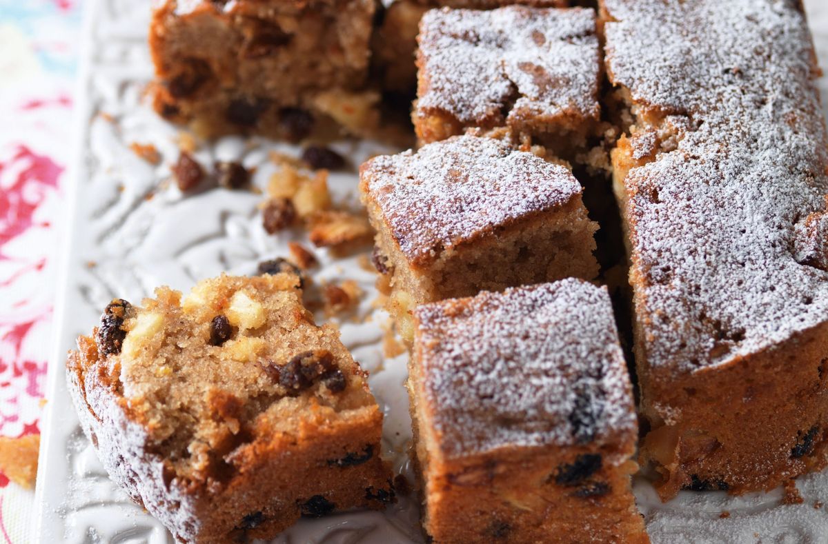 Apple cake | Baking Recipes | GoodtoKnow