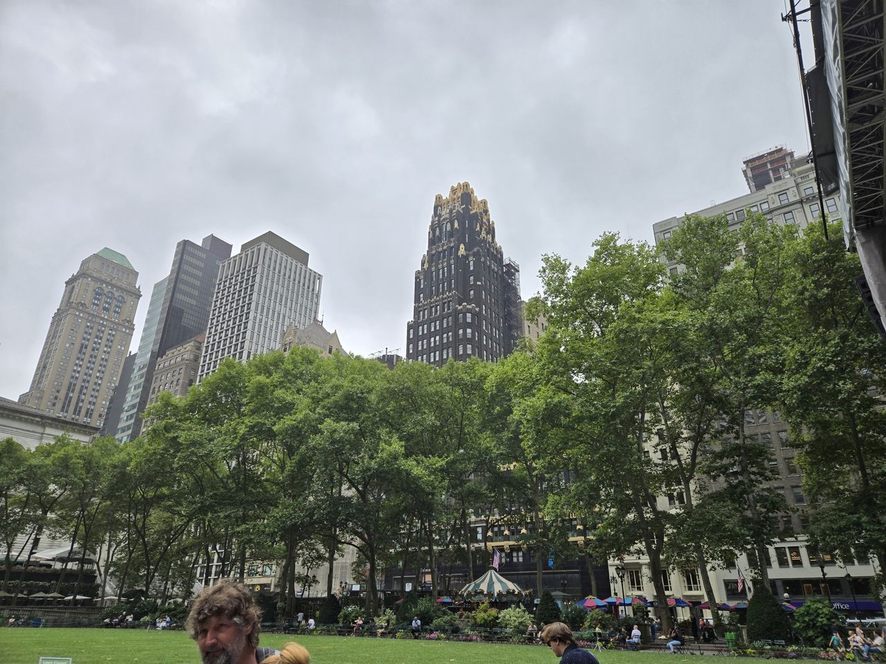 Samsung Galaxy Z Fold 6 dynamic range sample.