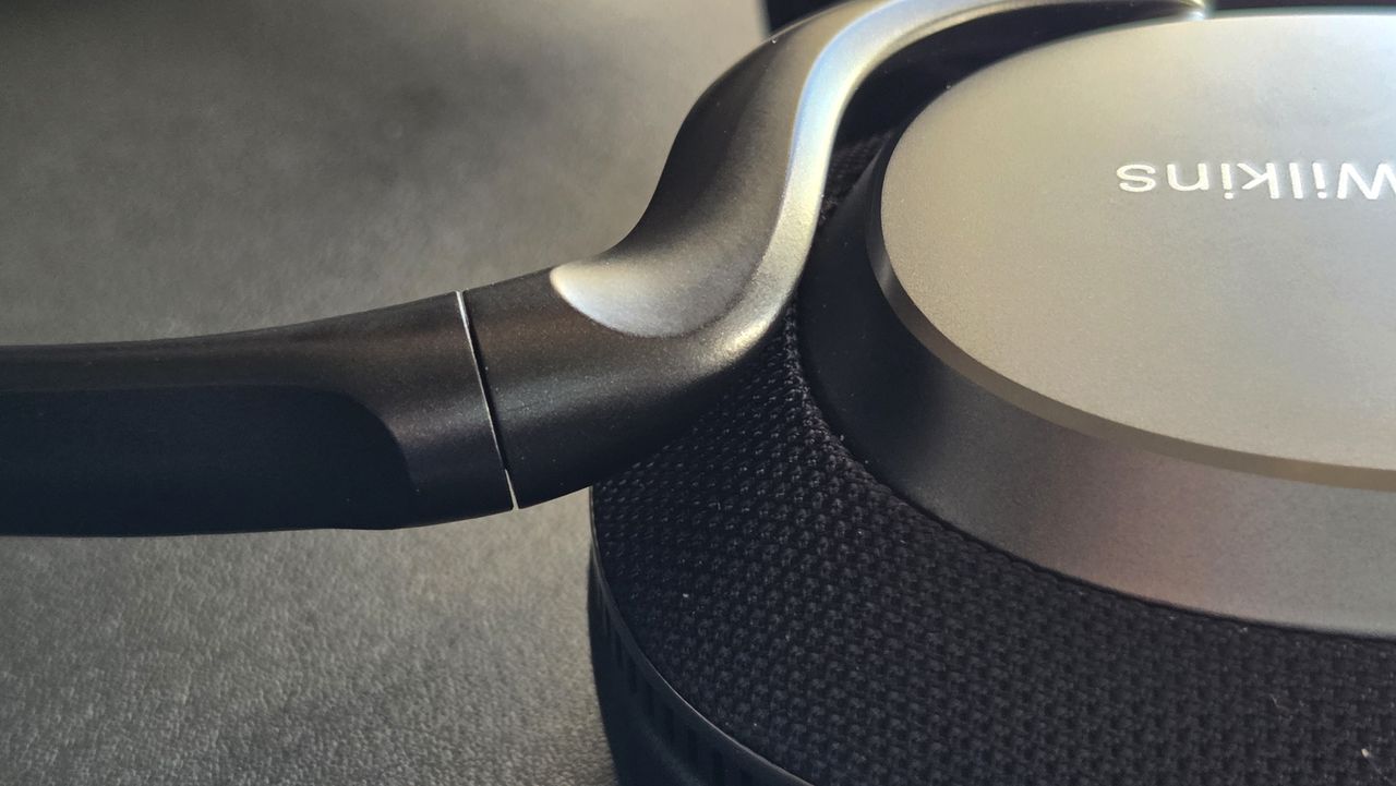 Bowers &amp; Wilkins Px7 S3 review on a long-haul flight