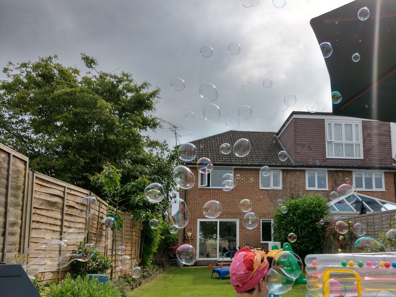This rapid bubble machine has sharp images and great HDR effects.