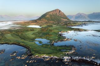 Lofoten Links' spectacular setting