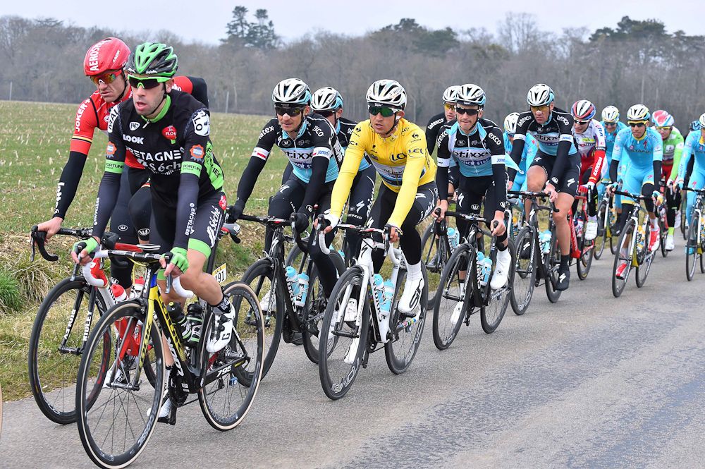 The bunch rides during stage 2.