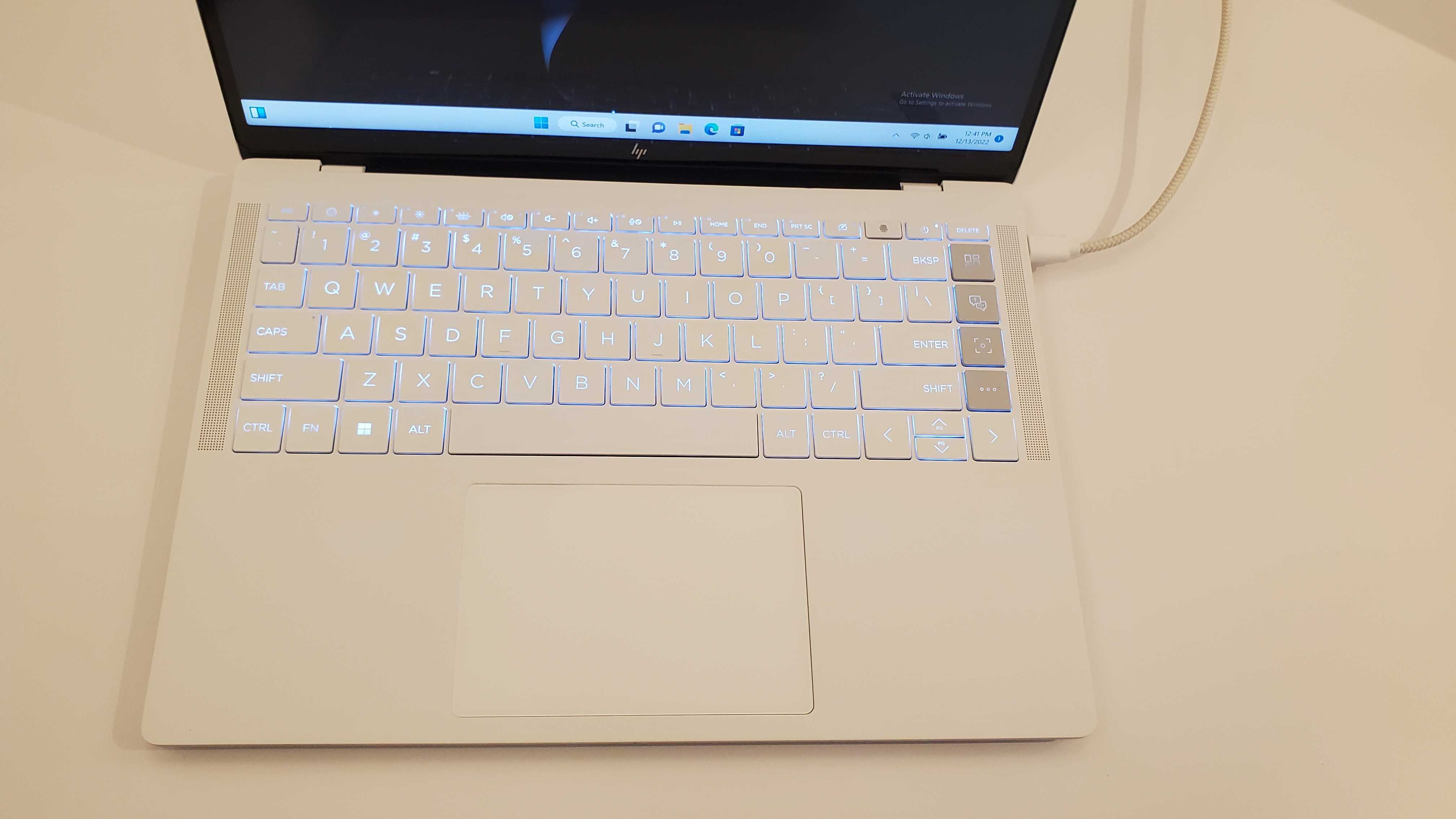 white HP Dragonfly Pro keyboard