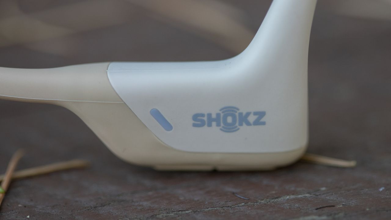 Shokz OpenRun Pro detail of status light