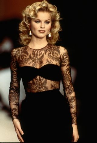 Eva Herzigova, 90s