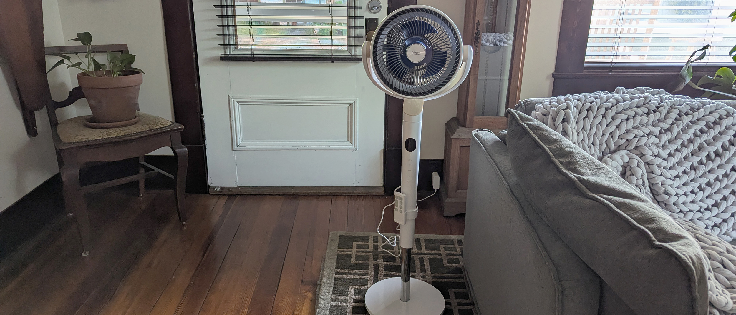 Dreo&amp;nbsp;TurboPoly&amp;nbsp;Fan&amp;nbsp;508S in reviewer&#039;s living room