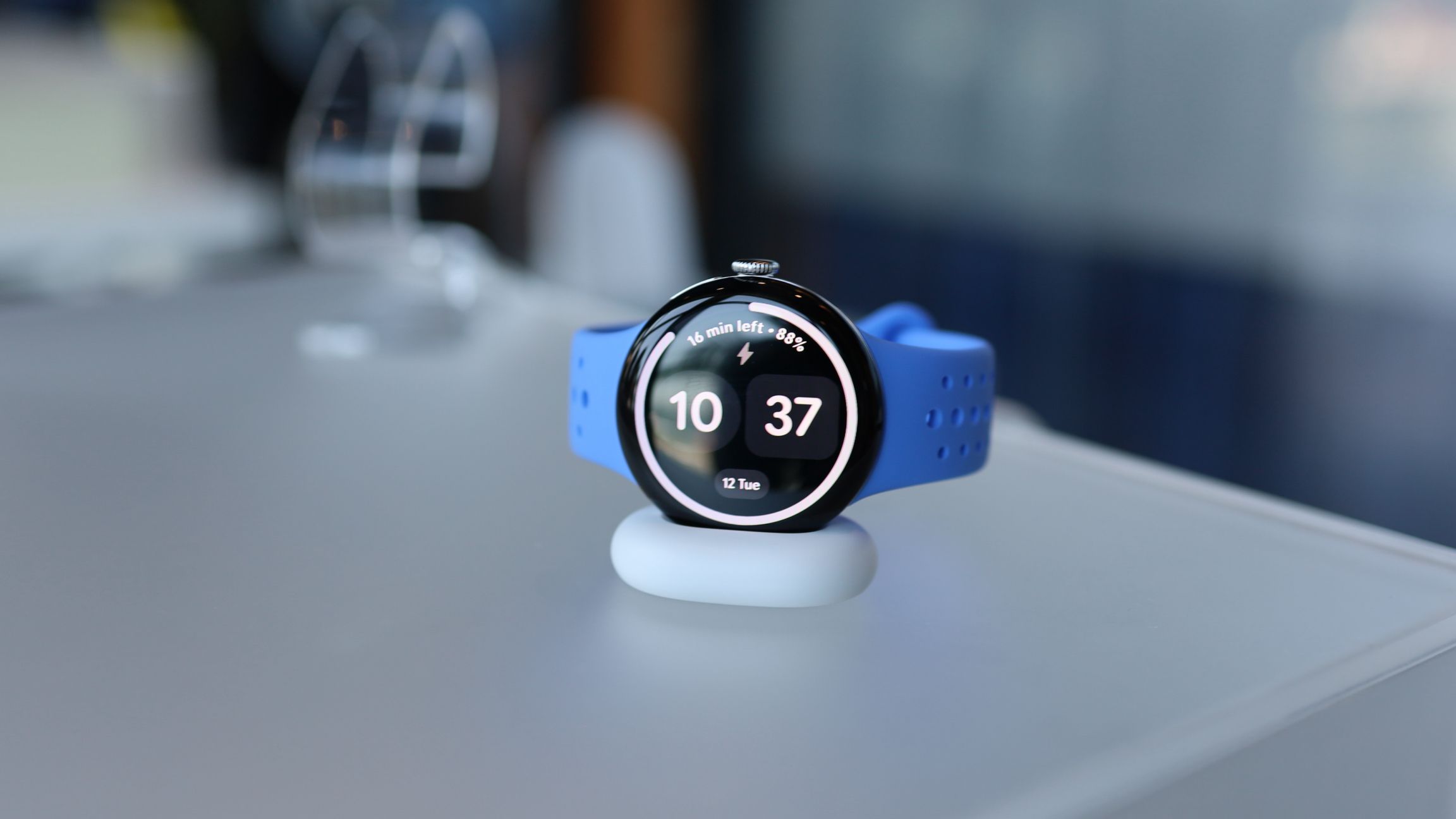 عادت ساعة Google Pixel Watch ذات الـ 4.5 نجوم إلى سعر الجمعة السوداء على أمازون