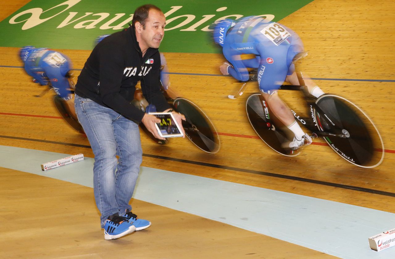 Italian coach Marco Villa encourages the riders in the team pursuit