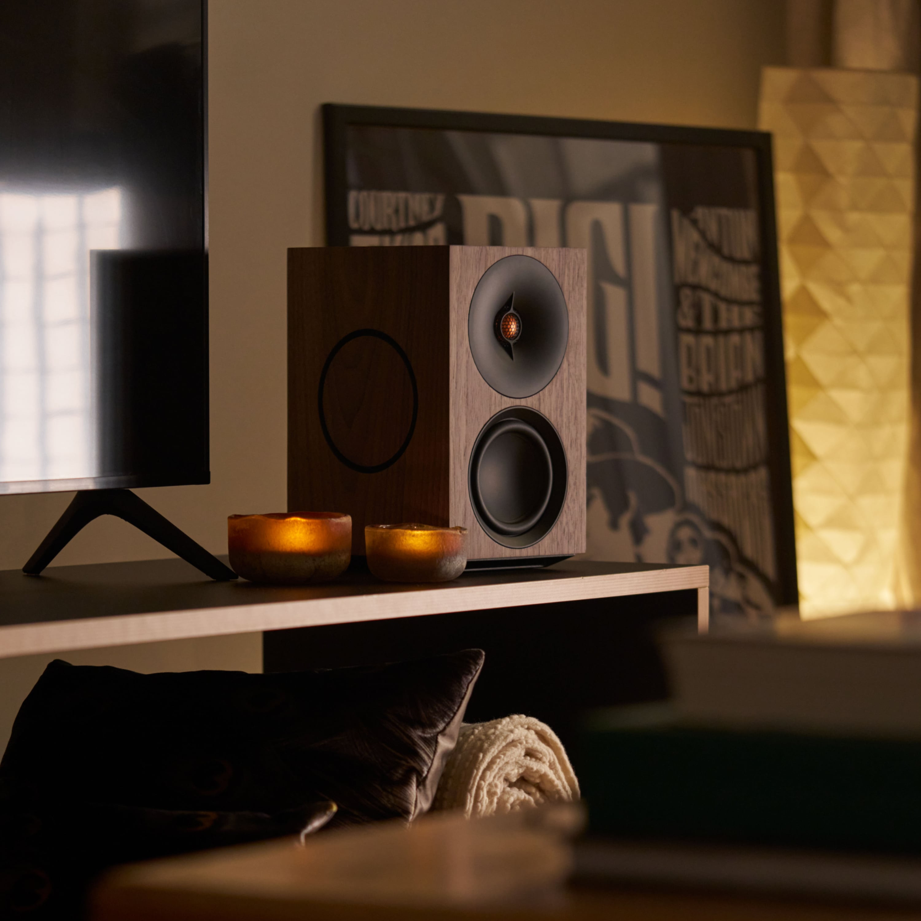Cambridge Audio L/R M bookshelf speakers