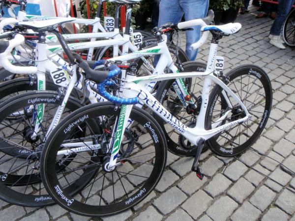 Jimmy Casper's Gitane was the only one in his team without top-mount brake levers