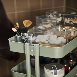 Close-up of the RÅSKOG trolley beung used to store makeup