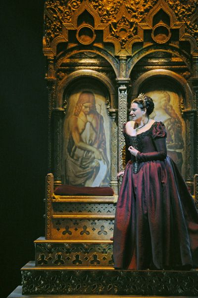 Lucrezia Borgia - Claire Rutter (photo by Stephen Cummisky)