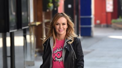 amanda holden walking down a street