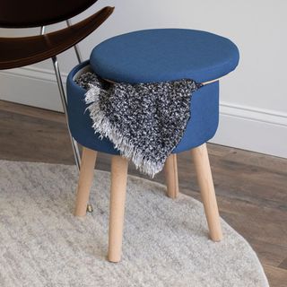 Storage stool with blanket inside