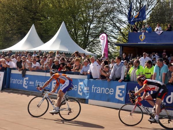Gregory Rast (RadioShack) enters the velodrome behind Maarten Tjallingii (Rabobank).