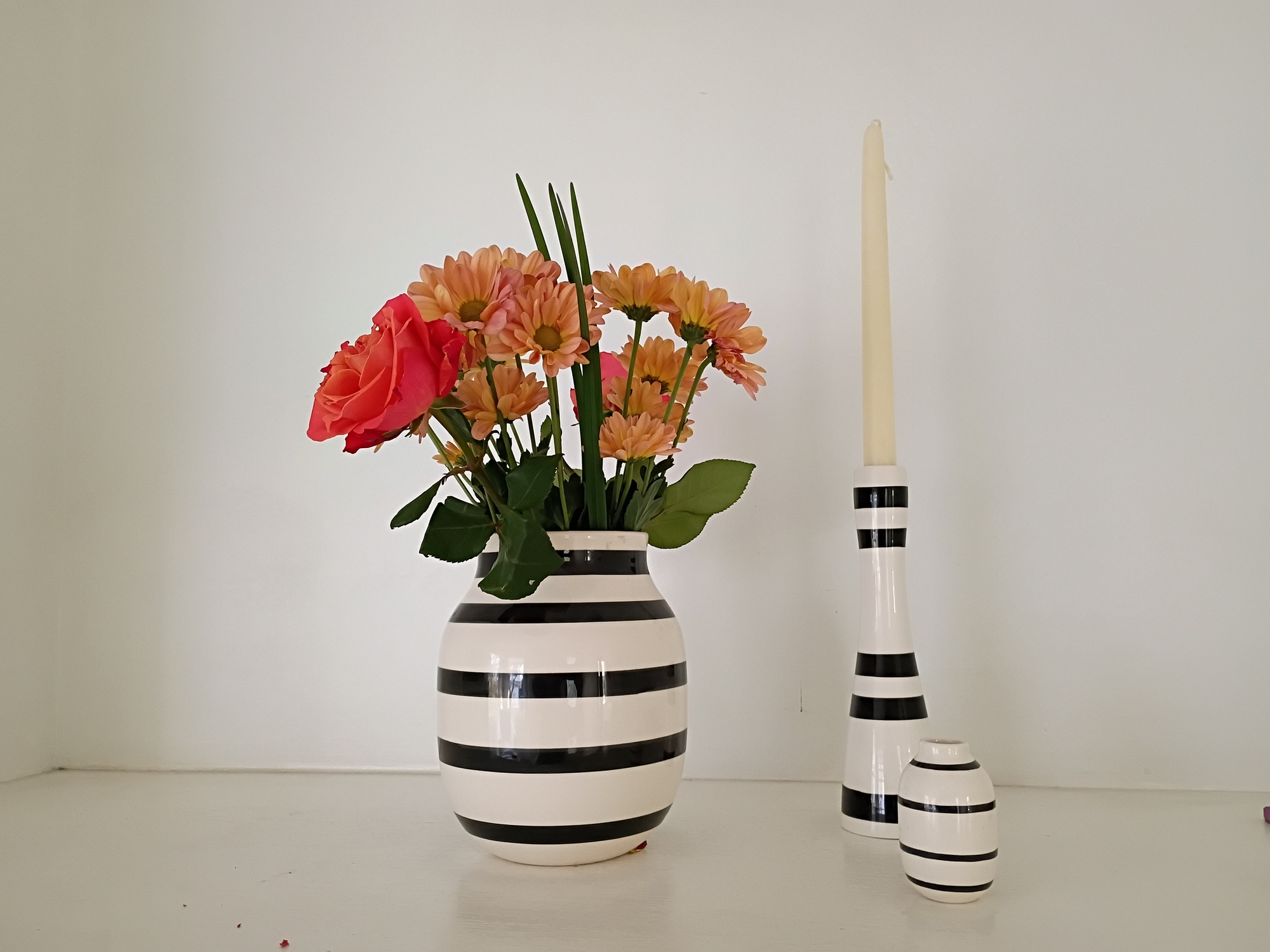 moto g power 2026 camera sample of vase with flowers indoors