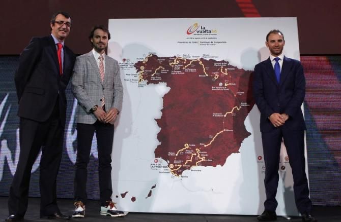 Vuelta director Javier Guillen plus riders Samuel Sanchez and Alejandro Valverde alongside a map of the 2014 Vuelta a Espa&ntilde;a route