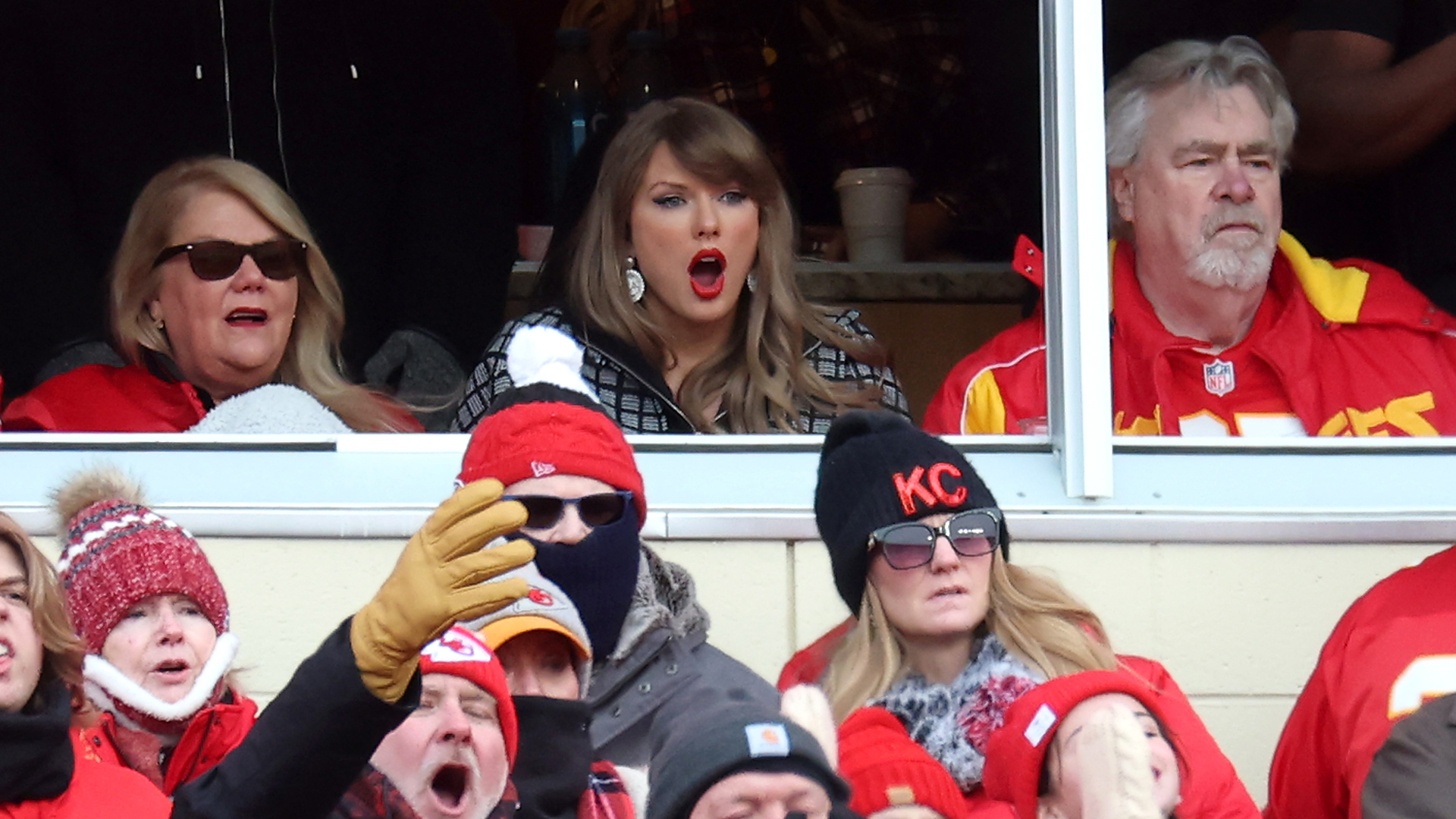 Taylor Swift with her family and Travis Kelce's parents in a private suite attending the AFC Divisional Playoff between the Houston Texans and the Kansas City Chiefs on January 18, 2025 in Kansas City.
