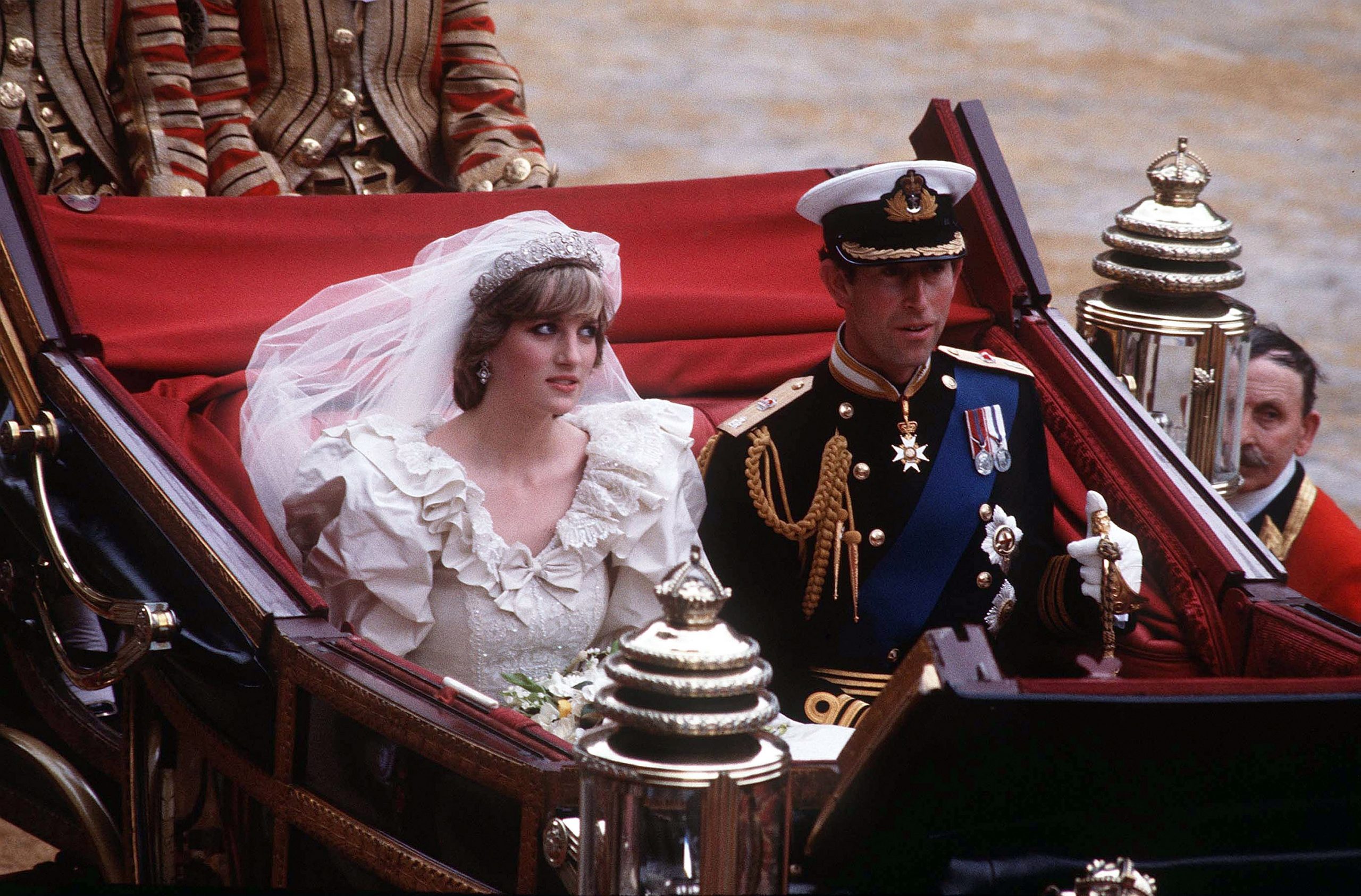 Princess Diana reportedly felt very ‘uneasy’ on the day of her wedding ...