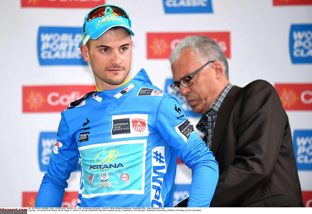 Andrea Guardini (Astana) puts on the overall leader's jersey at World Ports Classic