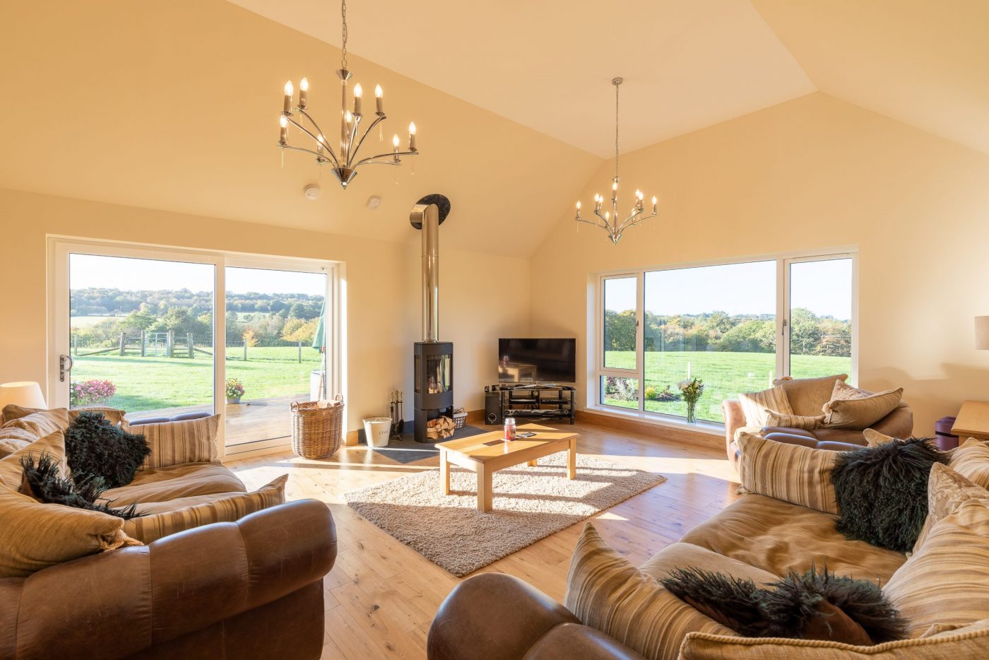 Craigton-Farm-sitting-room-scaled-e1637241538780.jpg
