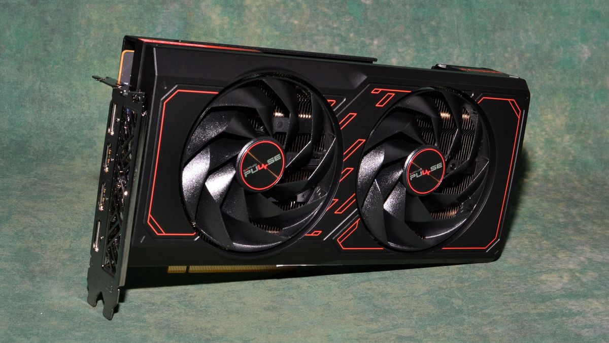 AMD Radeon RX 7600 XT Sapphire Pulse card photos and unboxing