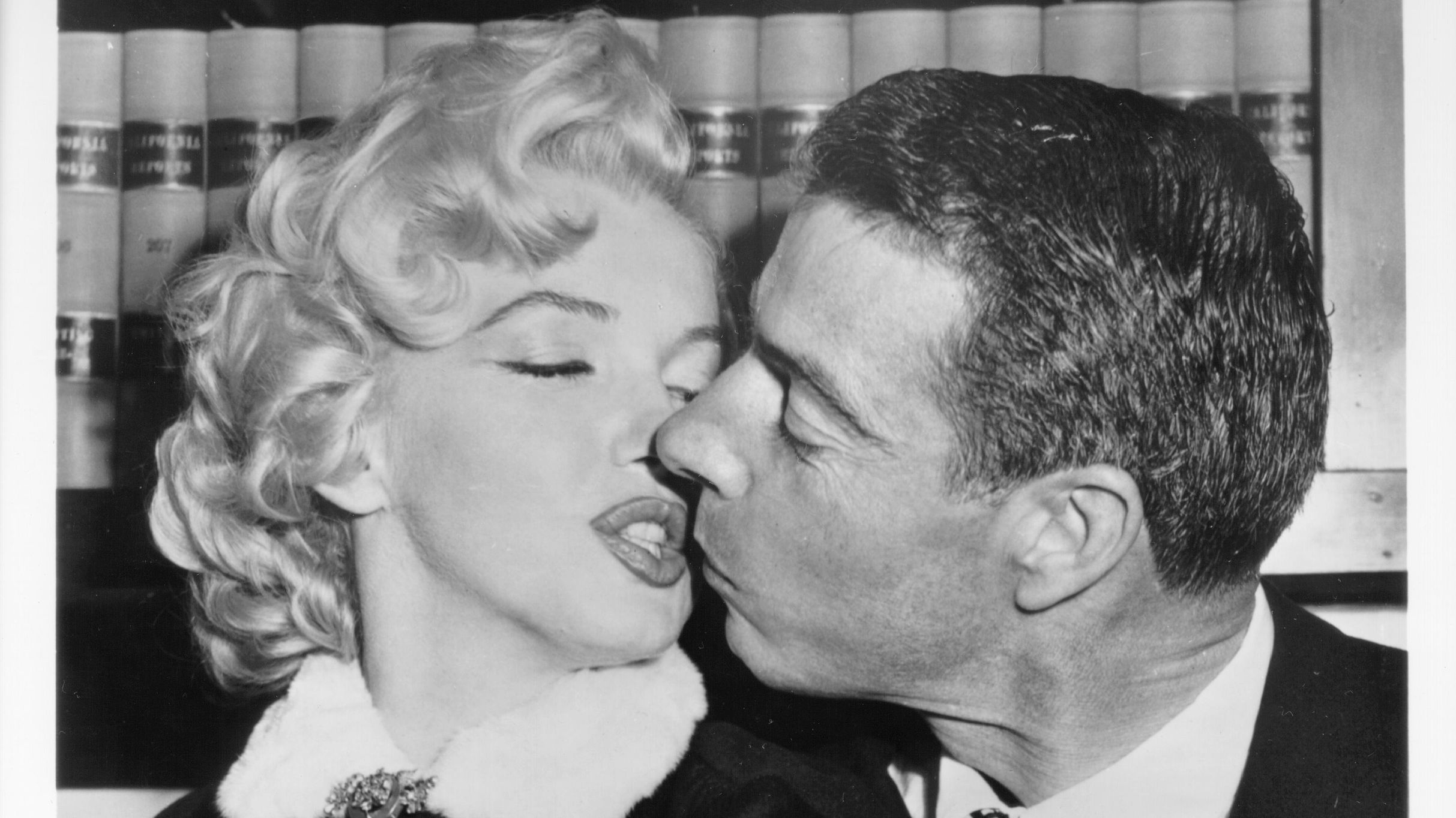 Marilyn Monroe And Joe Dimaggios Sex Life New Book About Marilyn Monroes Sex Life Marie Claire