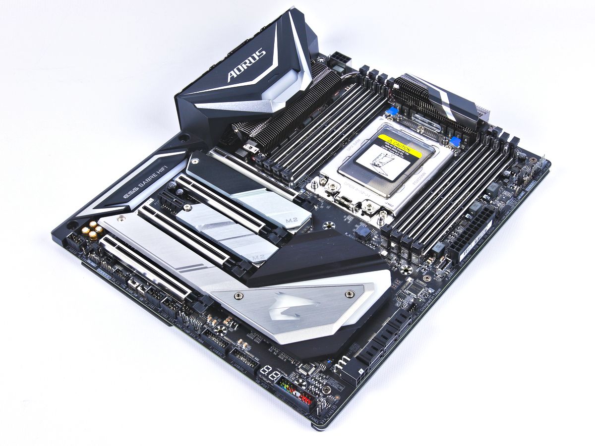 (未使用･未開封品)　GIGABYTE X399 AORUS XTREME E-ATX マザーボード[Ryzen Threadripper対応] MB4584 bt0tq1u Gigabyte X399 Aorus Xtreme Review: Overclocking Without Compromise