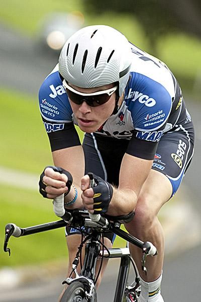 Team Jayco Skin's Rohan Dennis powers towards the gold medal. Dennis finished the 20kms in 24:48.20 minutes at an average speed of 48.38km/hr.