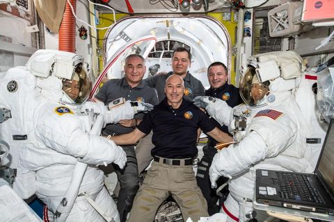 2020 in Space! Astronauts Ring in New Year (and Decade) from Orbit | Space