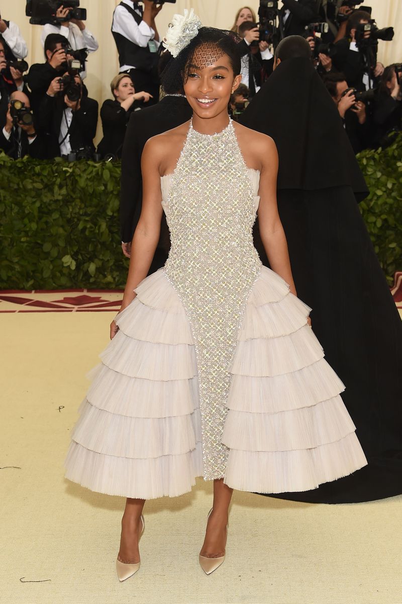 Dress, White, Clothing, Fashion, Gown, Fashion model, Flooring, Red carpet, Haute couture, Shoulder,