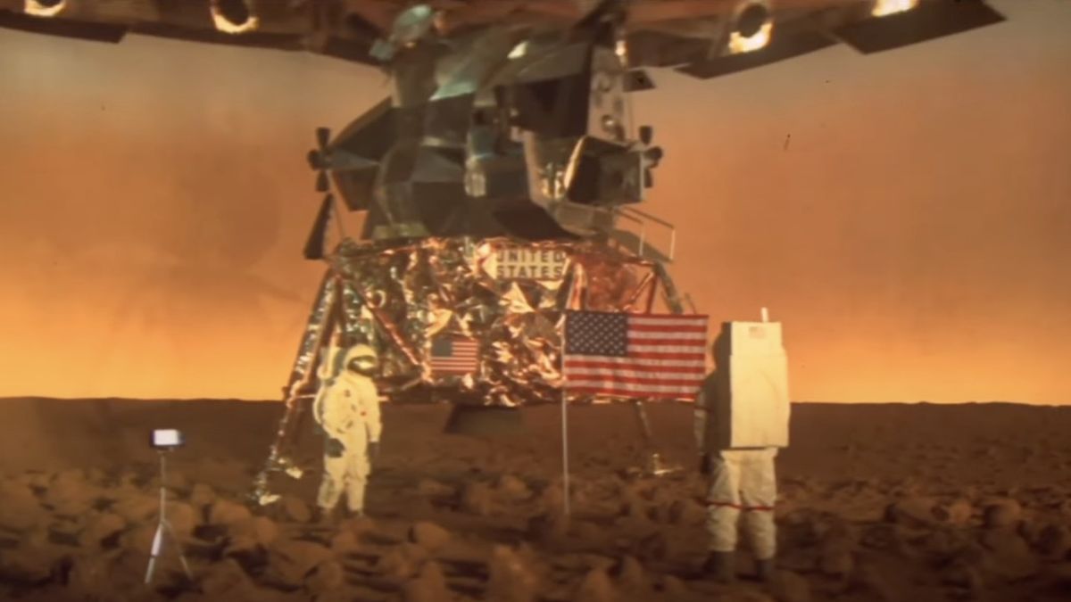 Astronauts land in Capricorn One