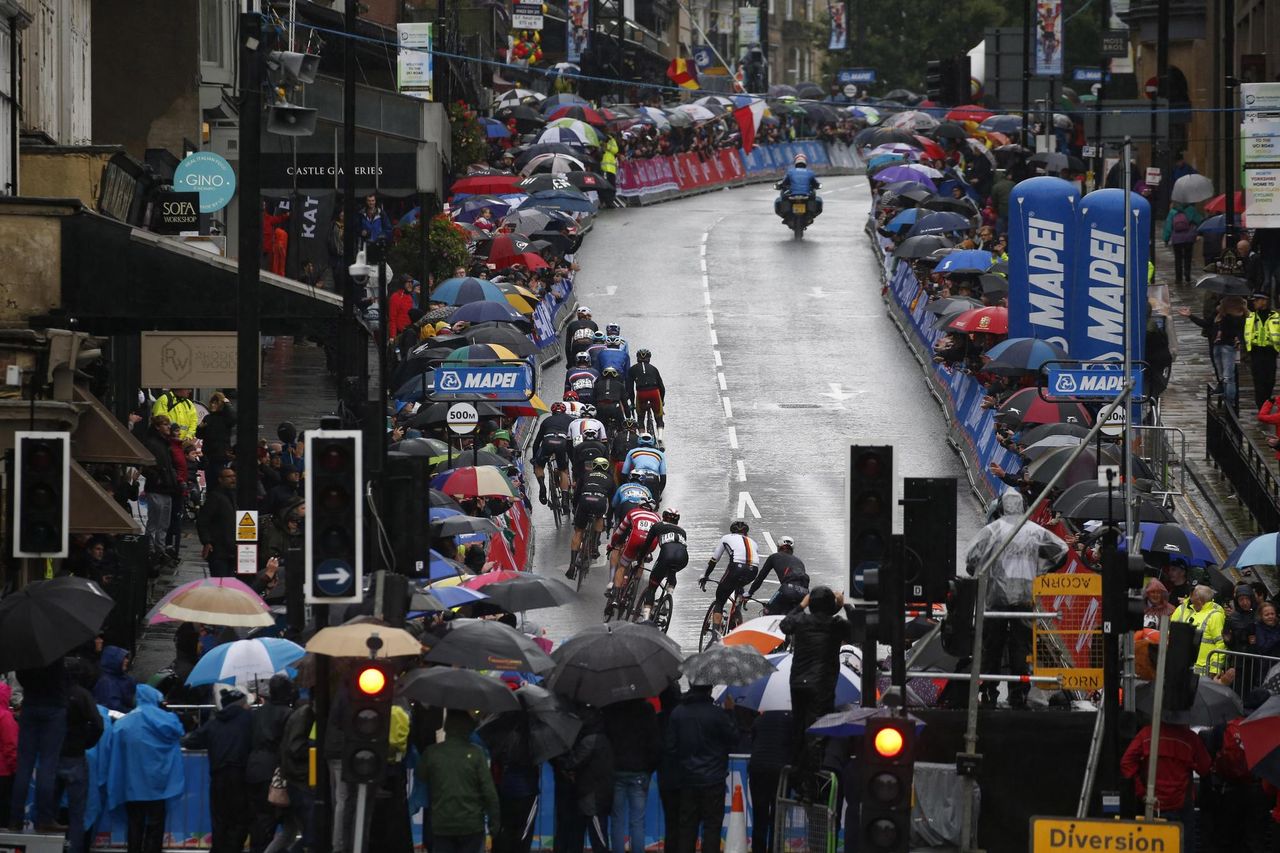 The elite men's race