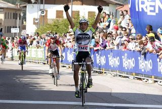 Fabio Duarte (Geox-TMC) takes his first victory of the 2011 season at the Giro del Trentino.