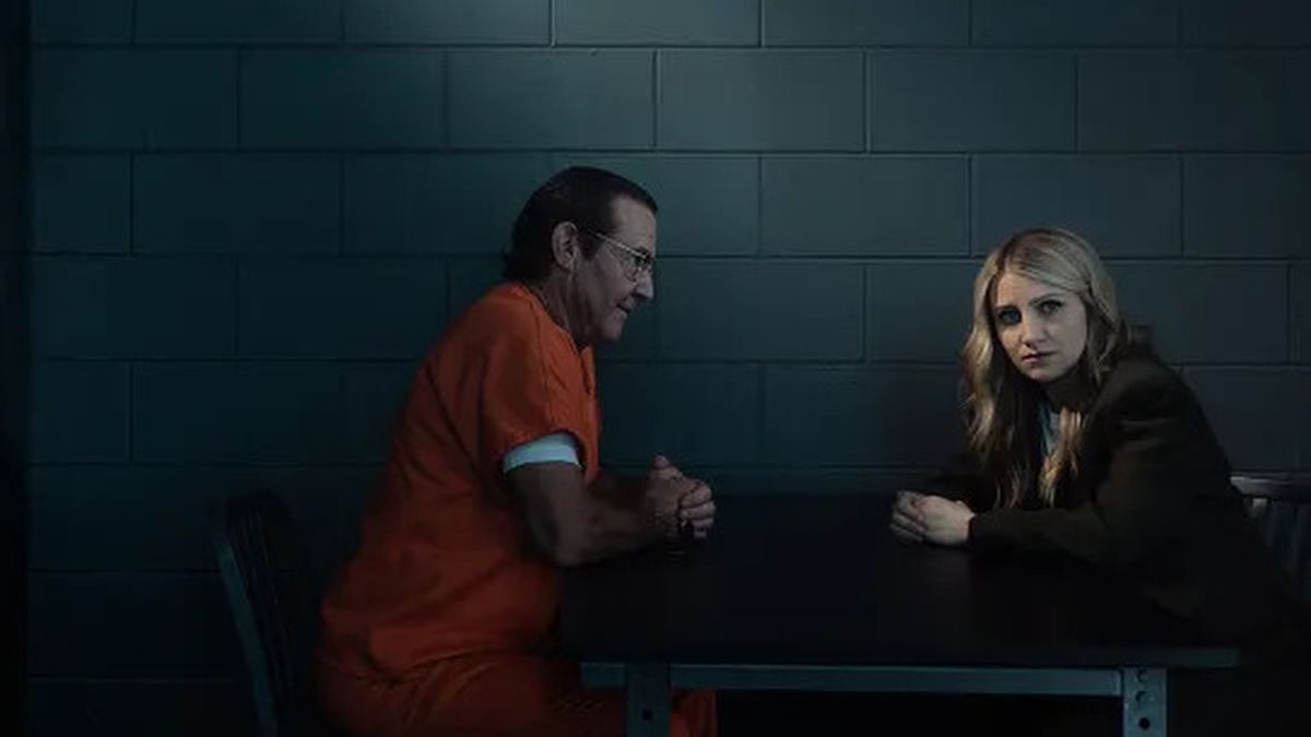 Keith Hunter Jesperson (Dennis Quaid) sits opposite his daughter Melissa Moore (Annaleigh Ashford) in a prison visitation room in Happy Face