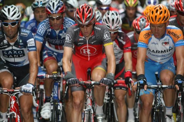 Saxo Bank sprinter Juan Jose Haedo (r) keeps his eyes on the prize next to Jason McCartney (RadioShack).