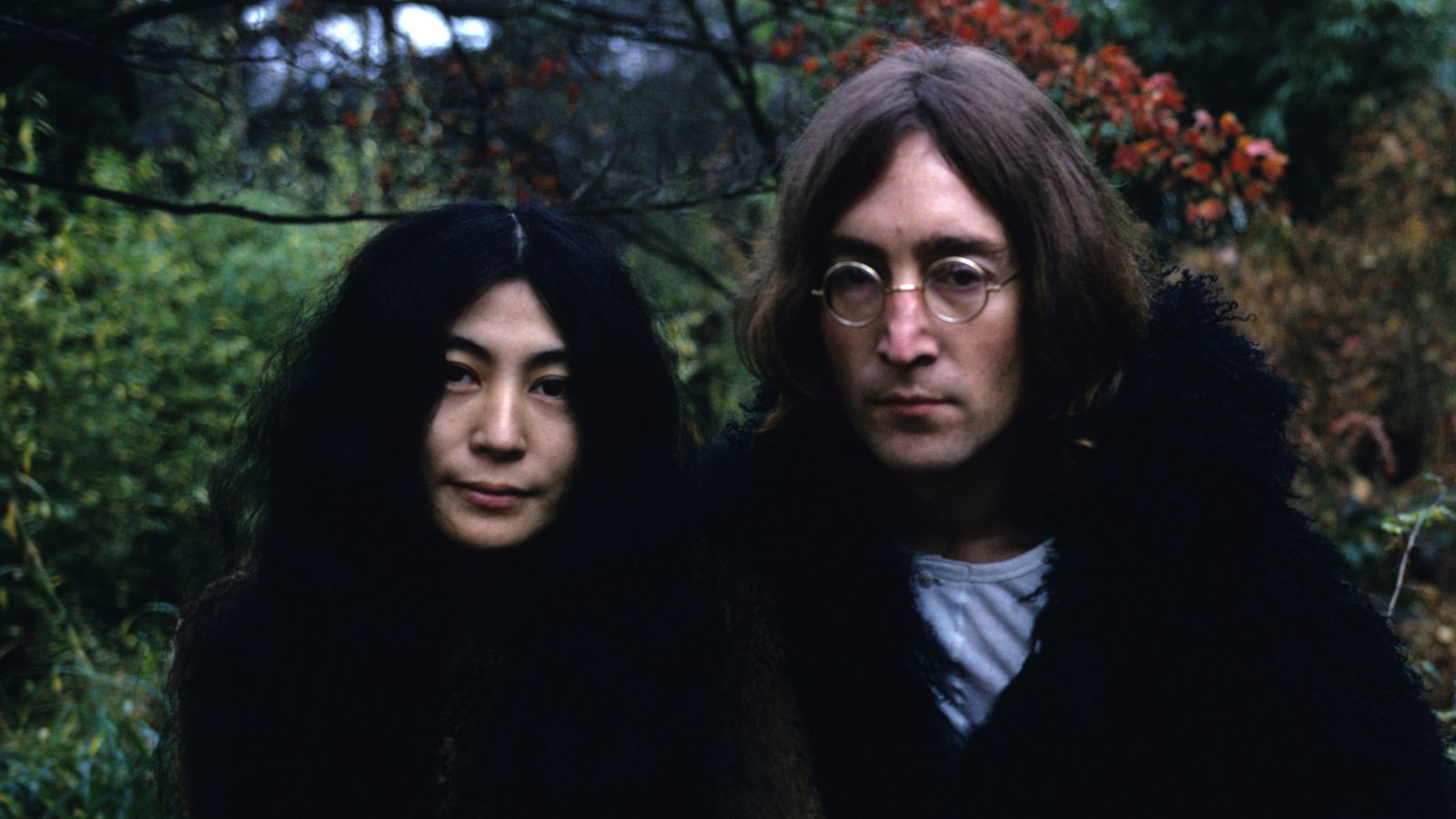 John Lennon Elevated His '60s Pool With Concrete Planters, Checkered Tiles, and Olive Trees –  Now, His Technique is Trending For 2026