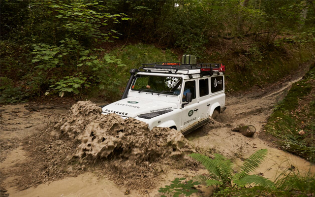 Defender-through-Mud-pic