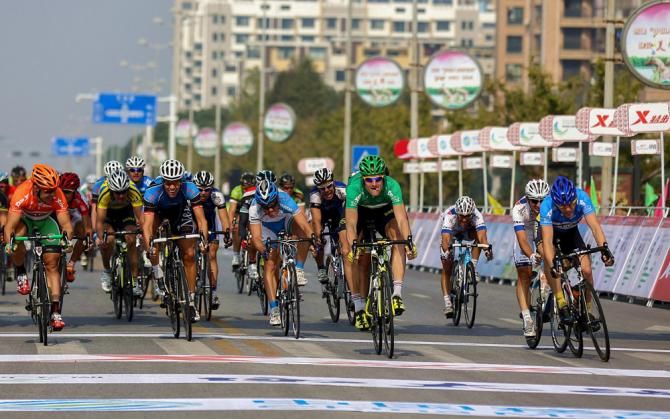 Alois Kankovsky (ASC Dukla Praha) was the first rider across the finish line for stage 6, but he would be relegated for irregular sprinting