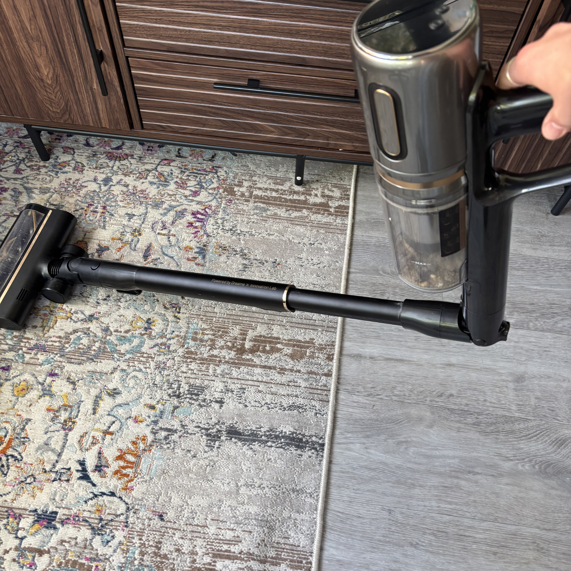 side view of Dreame V20 Pro Cordless Stick Vacuum flexible wand