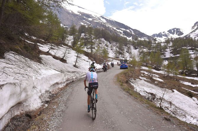 Chris Froome (Team Sky) goes it alone on the Finestre on stage 19 of the Giro