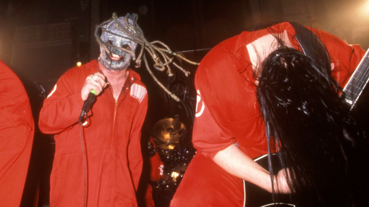 Slipknot on stage in 2000