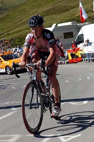 Chris Horner (Predictor-Lotto) enjoys pedalling in at his own pace after working for captain Evans earlier.