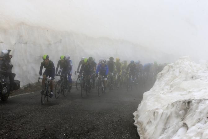 Dramatic conditions for the peloton as they climbed both the Gavia and Stelvio on stage 16 of the Giro d'Italia