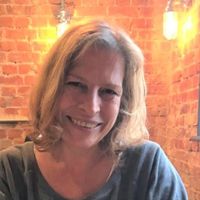 Emma Woollacott's avatar