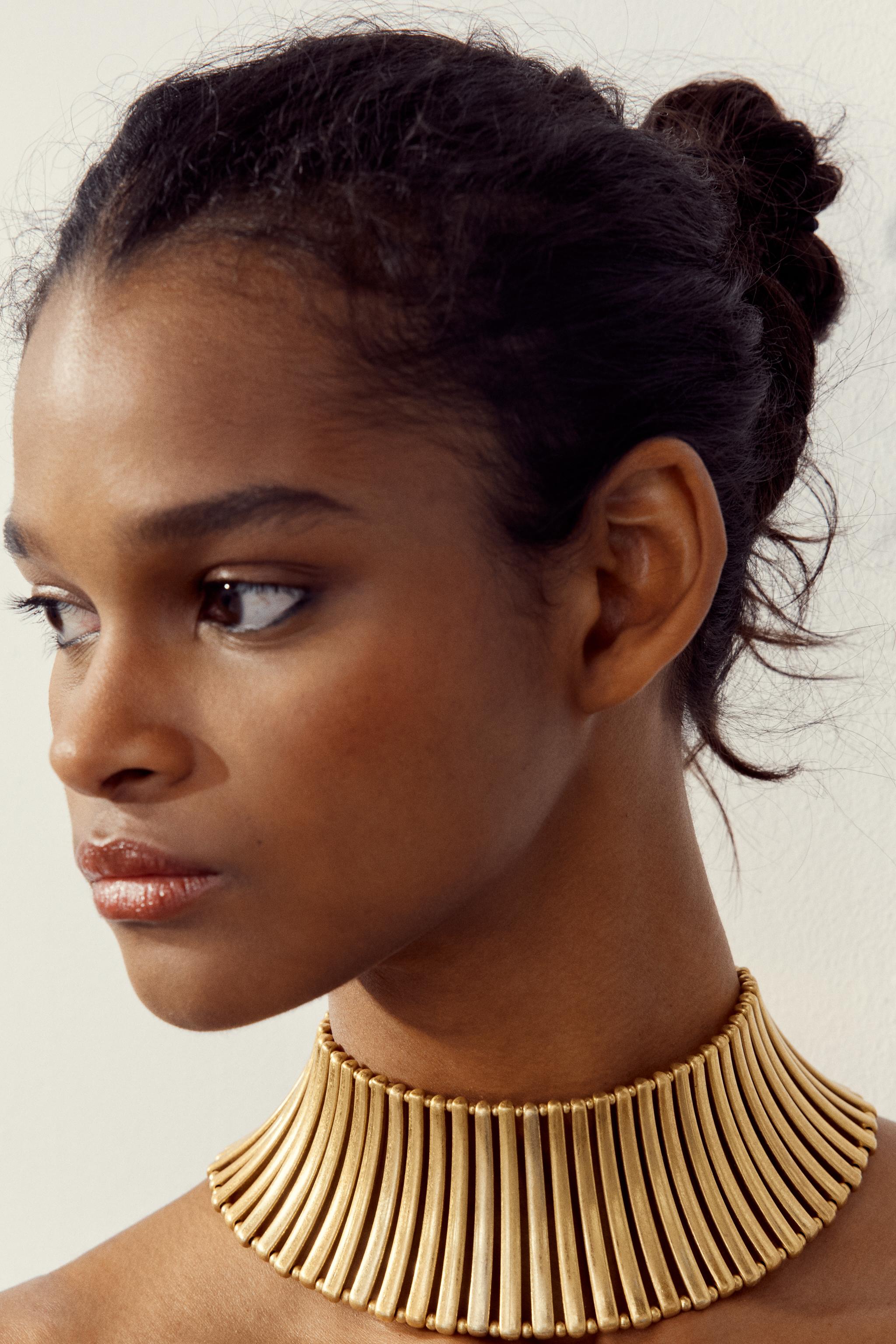 Metal Piece Choker Necklace