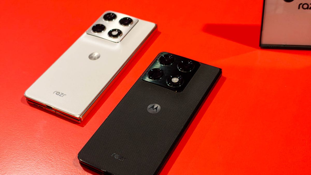 Motorola Razr Fold hands-on testing