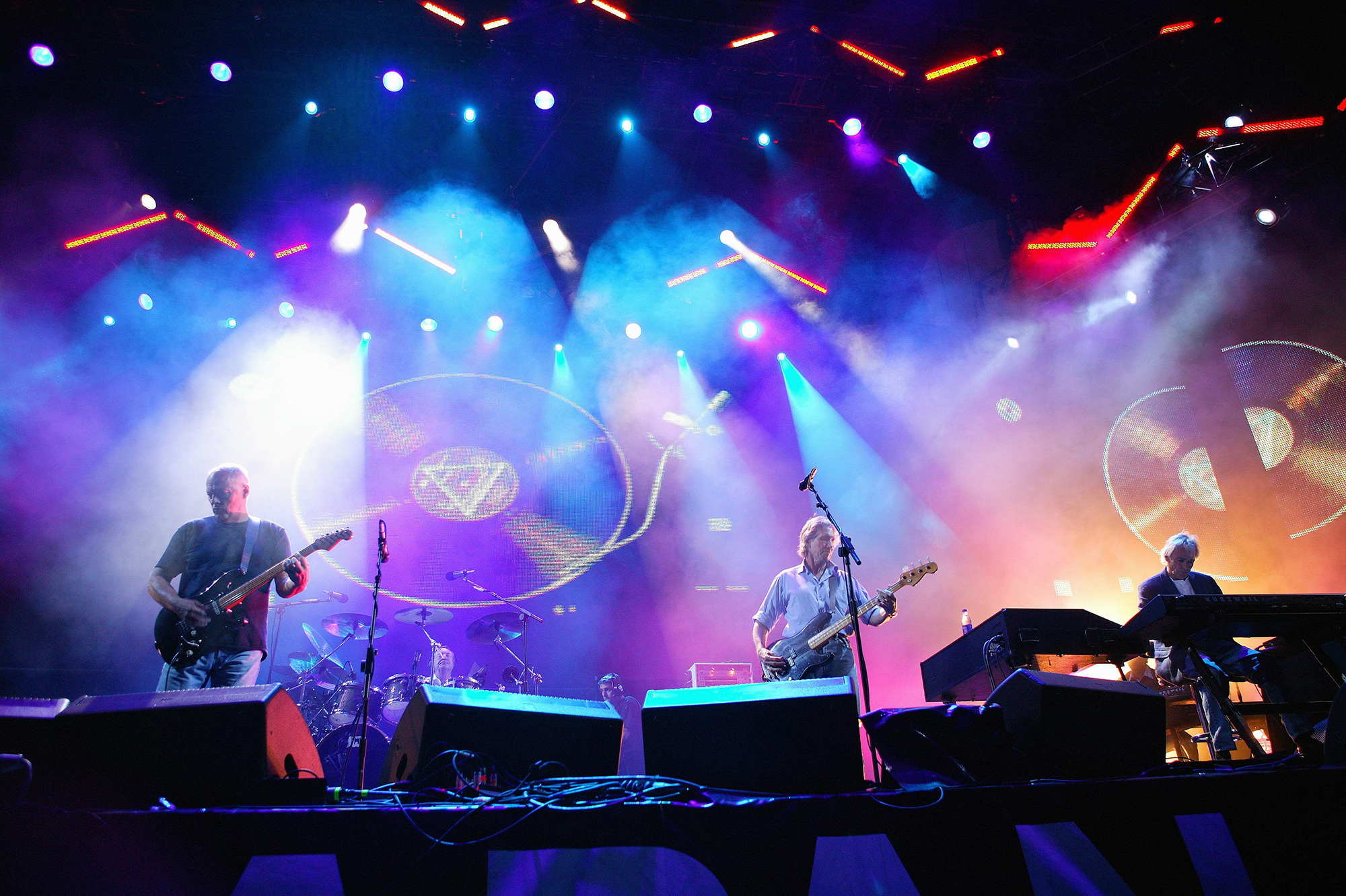 UNITED KINGDOM - JULY 02: HYDE PARK Photo of LIVE 8 and PINK FLOYD, Dave Gilmour (David Gilmour), Nick Mason, Roger Waters &amp;amp; Rick Wright - performing live onstage at Live 8