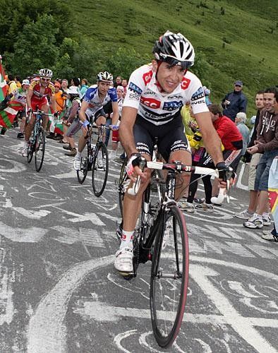 Carlos Sastre (Team CSC - Saxo Bank) stayed with the main general classification contenders.