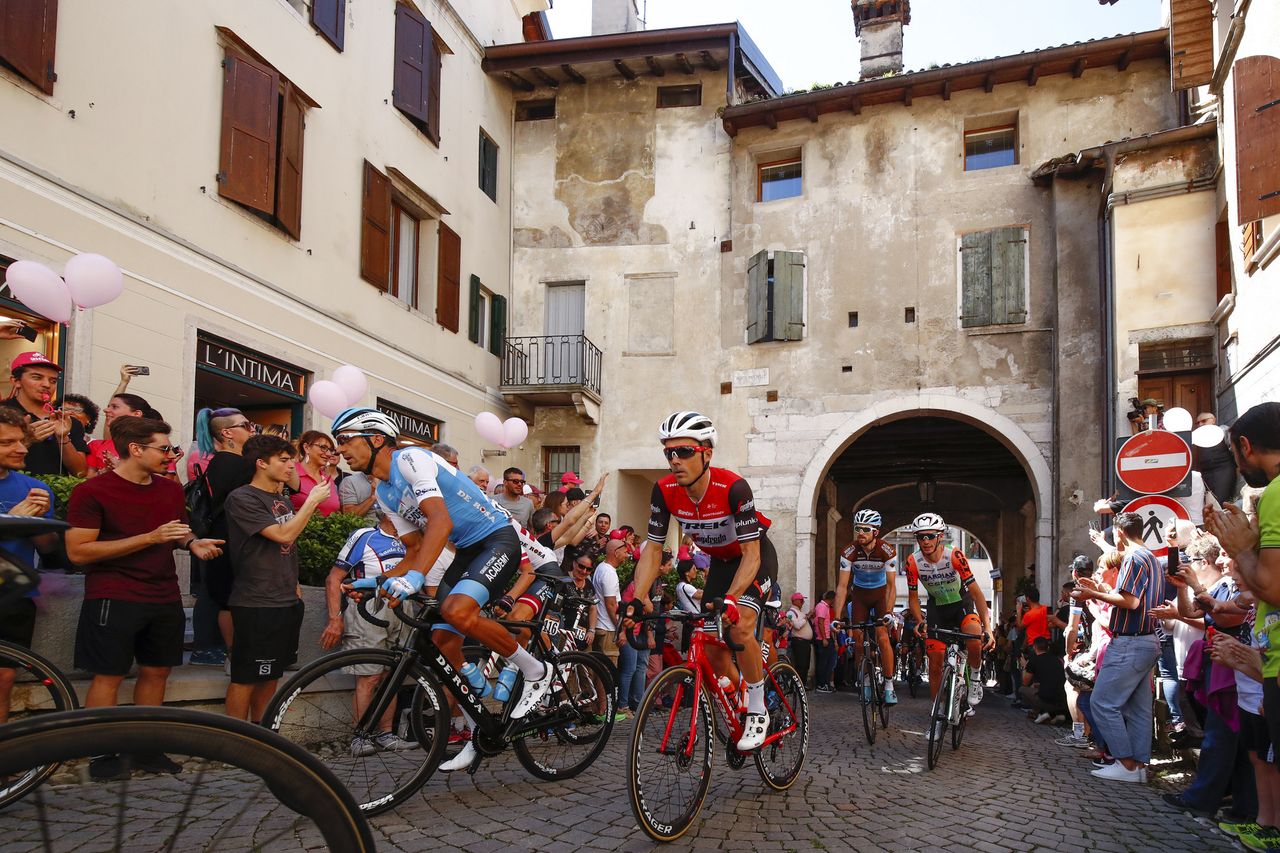 The peloton start stage 20
